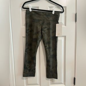 NWT Lululemon Run: Inspire Crop II Size 6